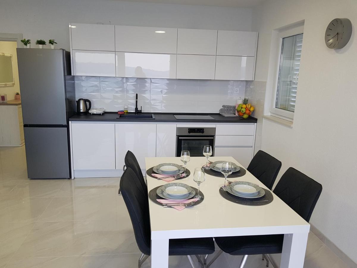 La Vista Apartments มีมิตเซ ภายนอก รูปภาพ