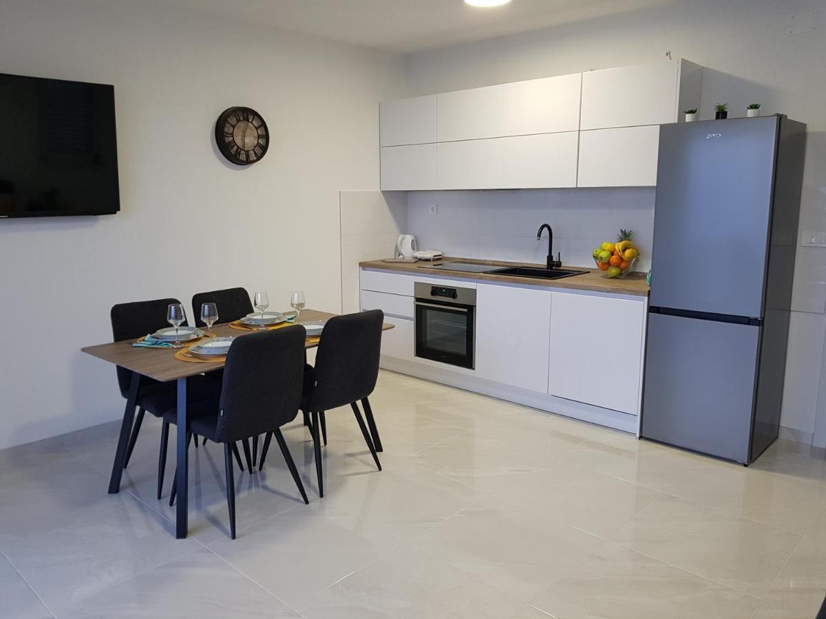 La Vista Apartments มีมิตเซ ภายนอก รูปภาพ